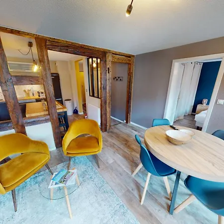 Clin D Oeil Au Centre D *